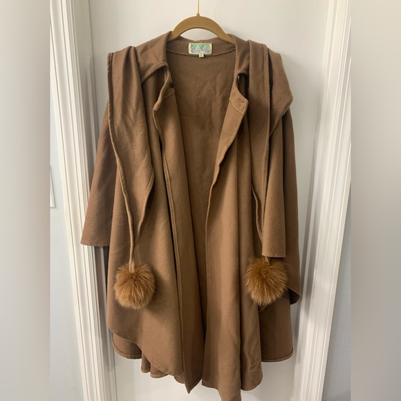 Vintage Hourihan Hooded Cape with Fur Pom Poms - Picture 3 of 10